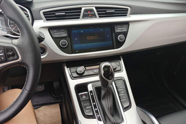 Used Geely Auto Emgrand X7 Sport 2016 1.8TD Automatic ZhiShang Model Audio And AC Panel
