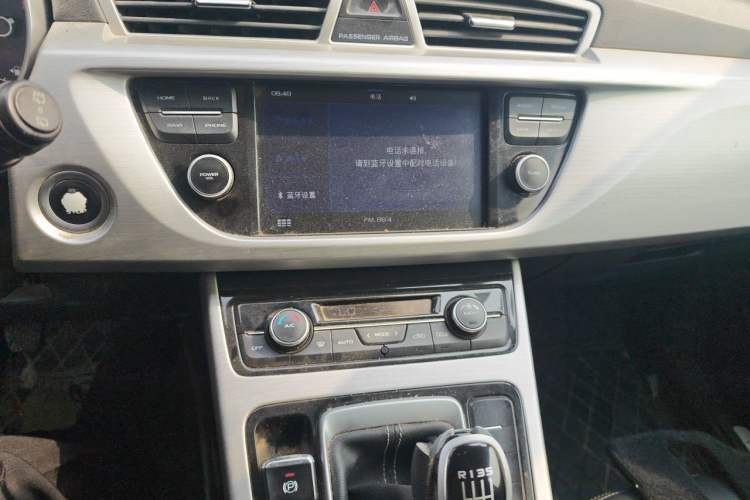 Used Geely Auto Emgrand X7 Sport 2016 2.0L Manual ZhiShang Version Audio And AC Panel