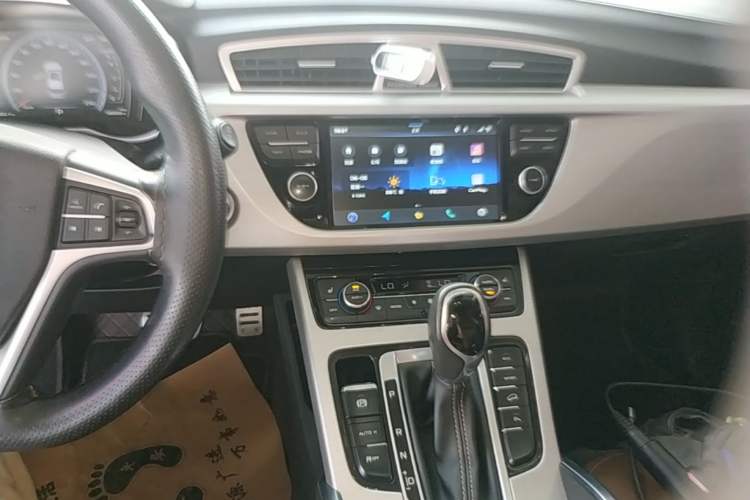 Used Geely Auto Emgrand X7 Sport 2016 1.8TD Automatic ZhiZun Version Audio And AC Panel