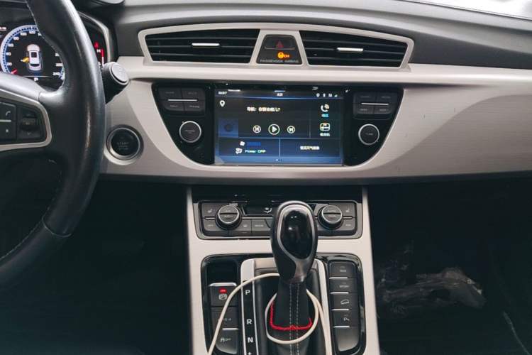 Used Geely Auto Emgrand X7 Sport 2016 1.8TD Automatic Smart Model Audio And AC Panel