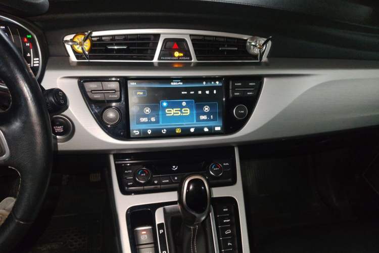 Used Geely Auto Emgrand X7 Sport 2016 1.8TD Automatic Smart Connectivity Version Audio And AC Panel