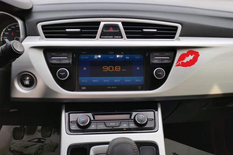 Used Geely Auto Emgrand X7 Sport 2016 2.0L Manual ZhiShang Version Audio And AC Panel