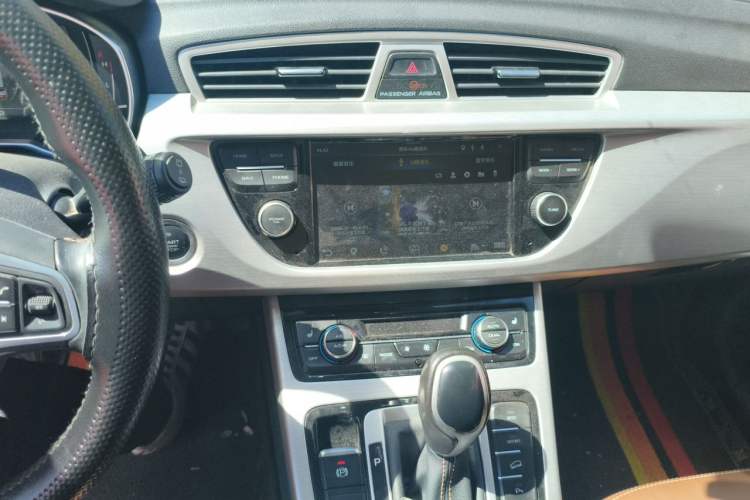 Used Geely Auto Emgrand X7 Sport 2016 1.8TD Automatic ZhiZun Version Audio And AC Panel