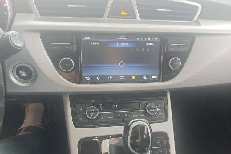 Used Geely Auto Emgrand X7 Sport 2016 1.8TD Automatic Smart Model Audio And AC Panel