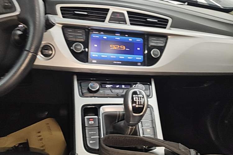 Used Geely Auto Emgrand X7 Sport 2016 2.0L Manual ZhiShang Version Audio And AC Panel