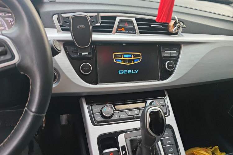 Used Geely Auto Emgrand X7 Sport 2016 1.8TD Automatic ZhiShang Model Audio And AC Panel