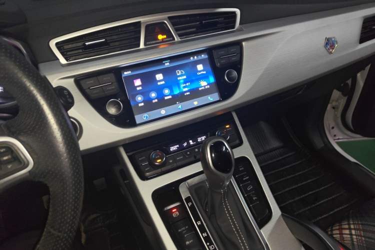 Used Geely Auto Emgrand X7 Sport 2016 1.8TD Automatic Smart Connectivity Version Audio And AC Panel