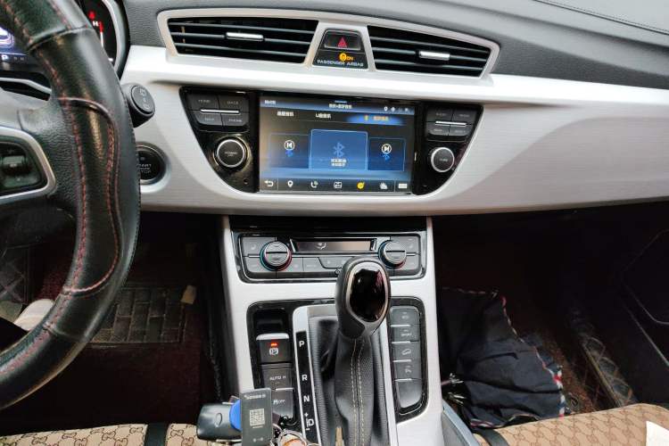 Used Geely Auto Emgrand X7 Sport 2016 1.8TD Automatic Smart Model Audio And AC Panel