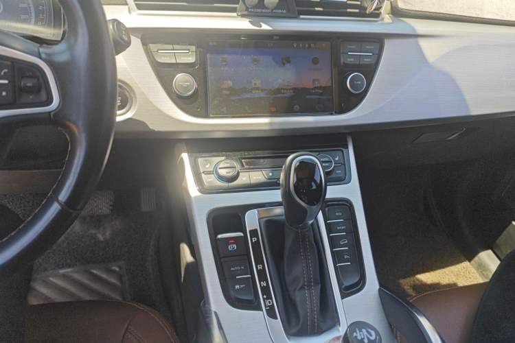 Used Geely Auto Emgrand X7 Sport 2016 1.8TD Automatic ZhiZun Version Audio And AC Panel