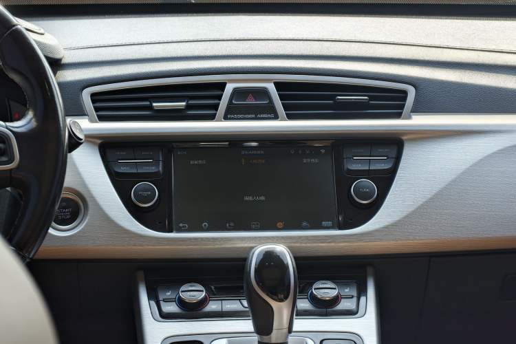 Used Geely Auto Emgrand X7 Sport 2016 1.8TD Automatic ZhiZun Version Audio And AC Panel