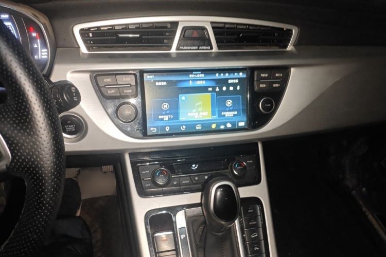Used Geely Auto Emgrand X7 Sport 2016 1.8TD Automatic Smart Connectivity Version Audio And AC Panel