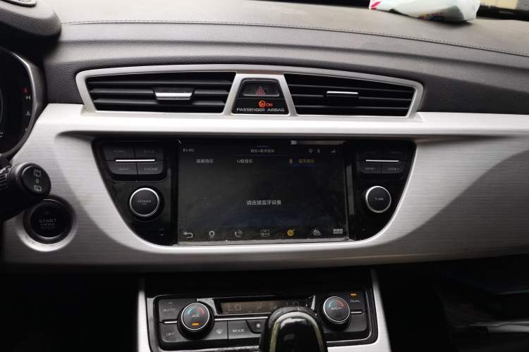 Used Geely Auto Emgrand X7 Sport 2016 1.8TD Automatic Smart Connectivity Version Audio And AC Panel