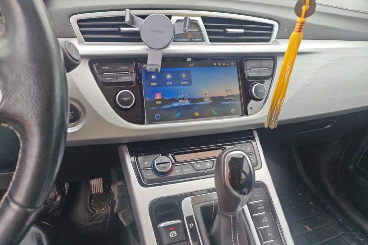 Used Geely Auto Emgrand X7 Sport 2016 1.8TD Automatic Smart Model Audio And AC Panel
