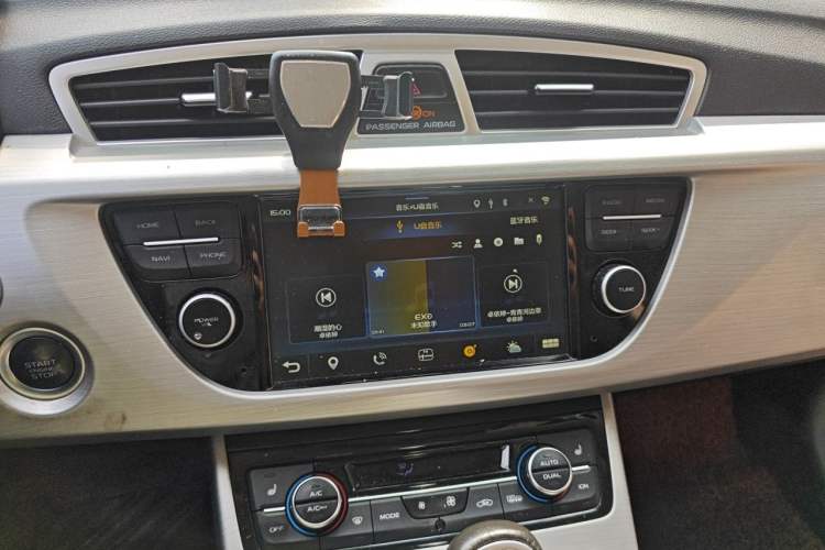 Used Geely Auto Emgrand X7 Sport 2016 1.8TD Automatic Smart Model Audio And AC Panel