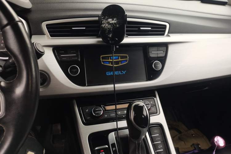 Used Geely Auto Emgrand X7 Sport 2016 1.8TD Automatic Smart Model Audio And AC Panel
