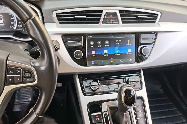 Used Geely Auto Emgrand X7 Sport 2016 1.8TD Automatic ZhiZun Version Audio And AC Panel