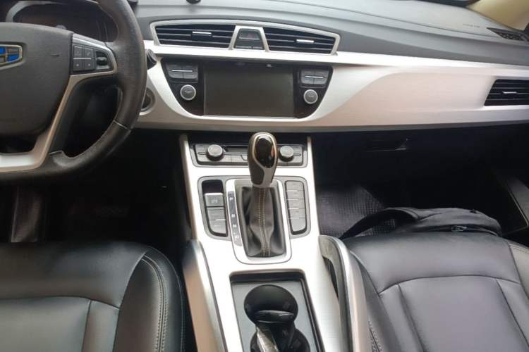Used Geely Auto Emgrand X7 Sport 2016 1.8TD Automatic Smart Connectivity Version Audio And AC Panel