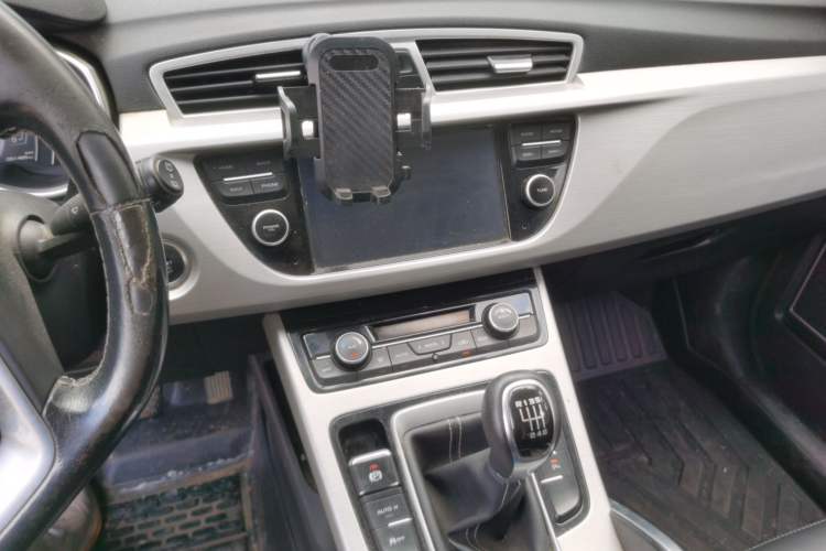 Used Geely Auto Emgrand X7 Sport 2016 2.0L Manual ZhiShang Version Audio And AC Panel