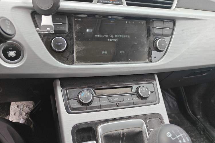 Used Geely Auto Emgrand X7 Sport 2016 2.0L Manual Smart Connect Version Audio And AC Panel