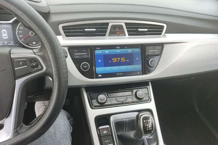 Used Geely Auto Emgrand X7 Sport 2016 2.0L Manual ZhiShang Version Audio And AC Panel