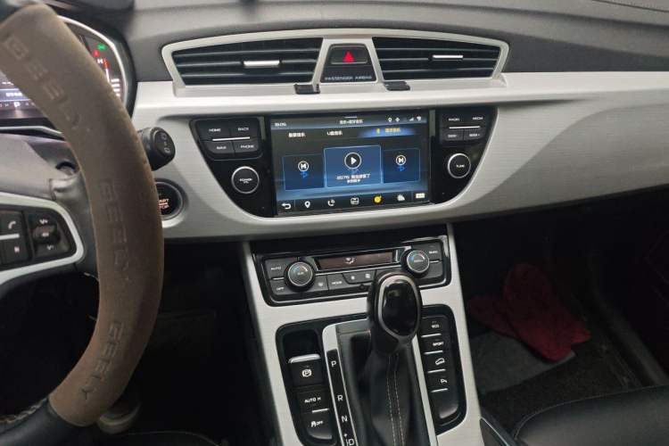 Used Geely Auto Emgrand X7 Sport 2016 1.8TD Automatic Smart Connectivity Version Audio And AC Panel