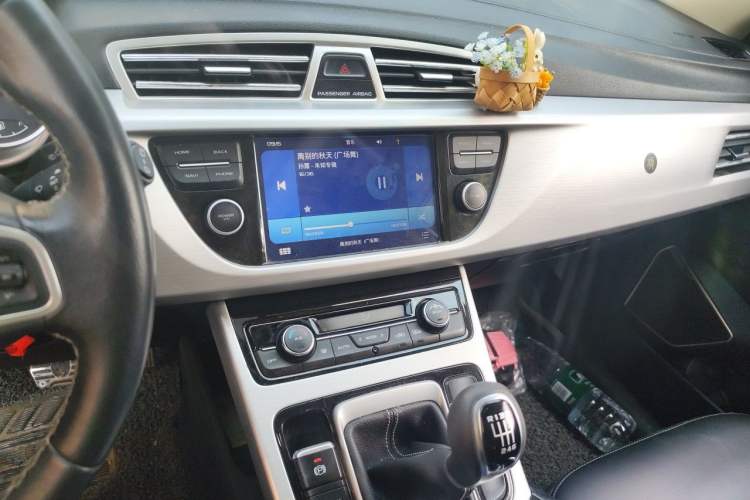 Used Geely Auto Emgrand X7 Sport 2016 2.0L Manual ZhiShang Version Audio And AC Panel