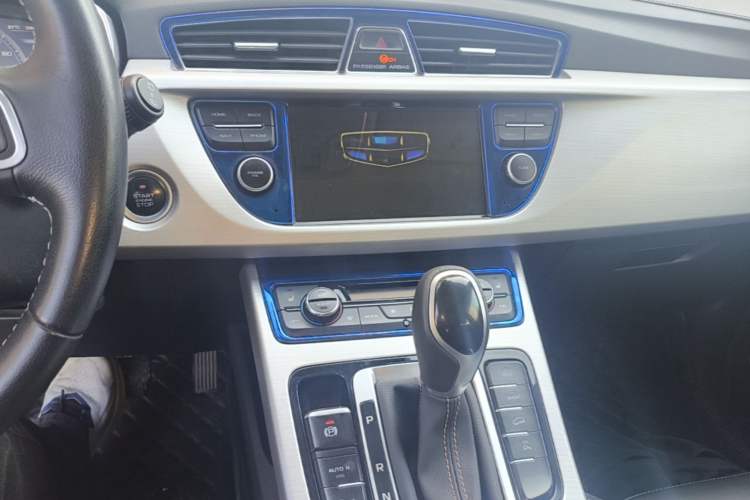 Used Geely Auto Emgrand X7 Sport 2016 1.8TD Automatic Smart Model Audio And AC Panel
