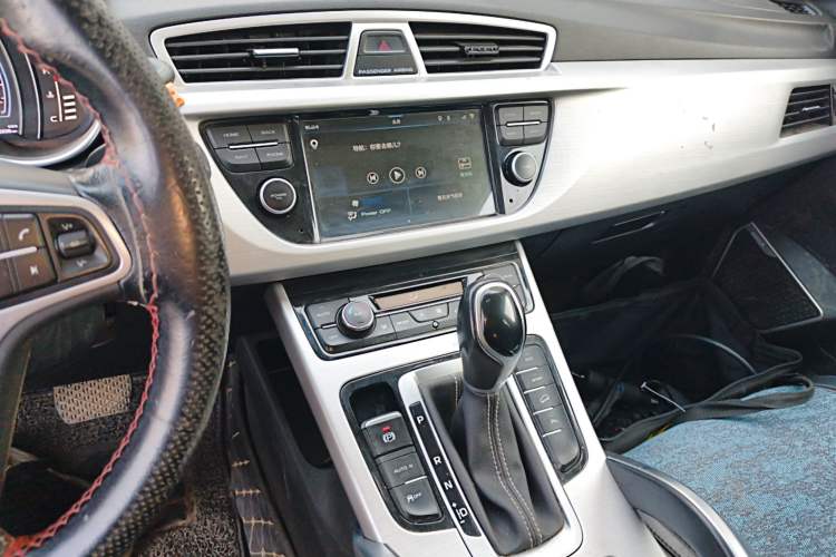 Used Geely Auto Emgrand X7 Sport 2016 1.8TD Automatic Smart Connectivity Version Audio And AC Panel