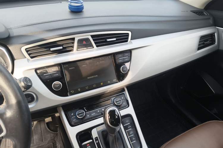 Used Geely Auto Emgrand X7 Sport 2016 1.8TD Automatic ZhiZun Version Audio And AC Panel