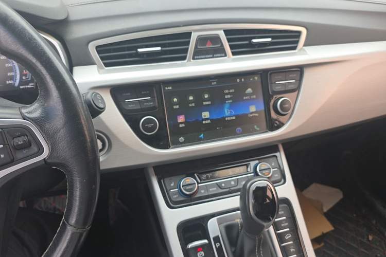 Used Geely Auto Emgrand X7 Sport 2016 1.8TD Automatic Smart Model Audio And AC Panel