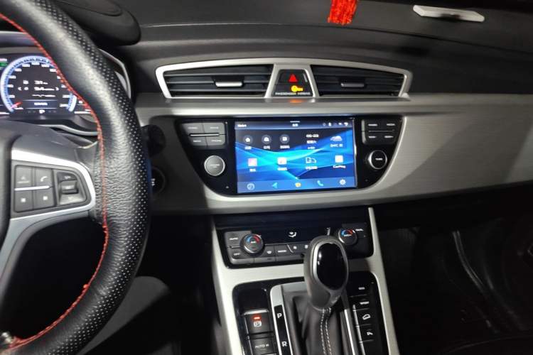 Used Geely Auto Emgrand X7 Sport 2016 1.8TD Automatic Smart Connectivity Version Audio And AC Panel