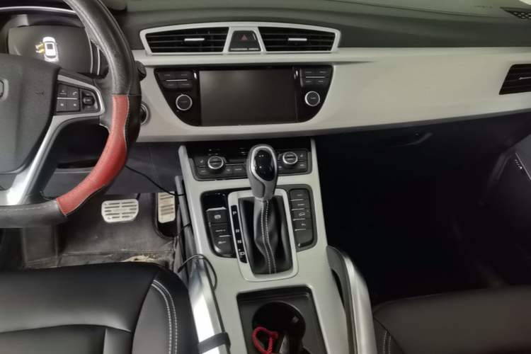 Used Geely Auto Emgrand X7 Sport 2016 1.8TD Automatic Smart Model Audio And AC Panel
