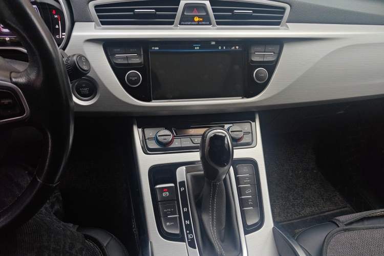 Used Geely Auto Emgrand X7 Sport 2016 1.8TD Automatic Smart Model Audio And AC Panel