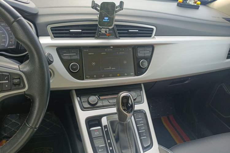 Used Geely Auto Emgrand X7 Sport 2016 1.8TD Automatic Smart Connectivity Version Audio And AC Panel