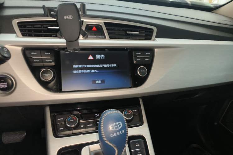 Used Geely Auto Emgrand X7 Sport 2016 1.8TD Automatic Smart Connectivity Version Audio And AC Panel