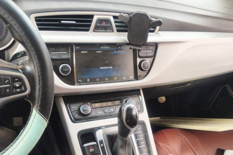 Used Geely Auto Emgrand X7 Sport 2016 1.8TD Automatic Smart Connectivity Version Audio And AC Panel
