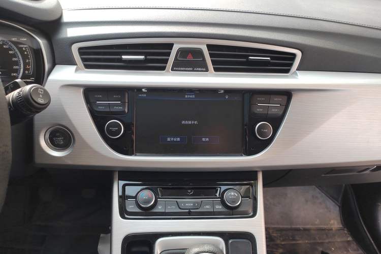 Used Geely Auto Emgrand X7 Sport 2016 2.0L Manual Smart Connect Version Audio And AC Panel
