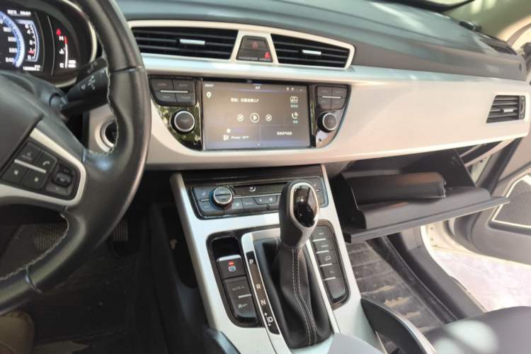 Used Geely Auto Emgrand X7 Sport 2016 1.8TD Automatic Smart Model Audio And AC Panel