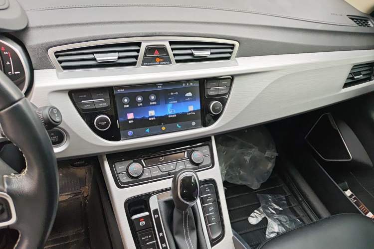 Used Geely Auto Emgrand X7 Sport 2016 1.8TD Automatic Smart Connectivity Version Audio And AC Panel