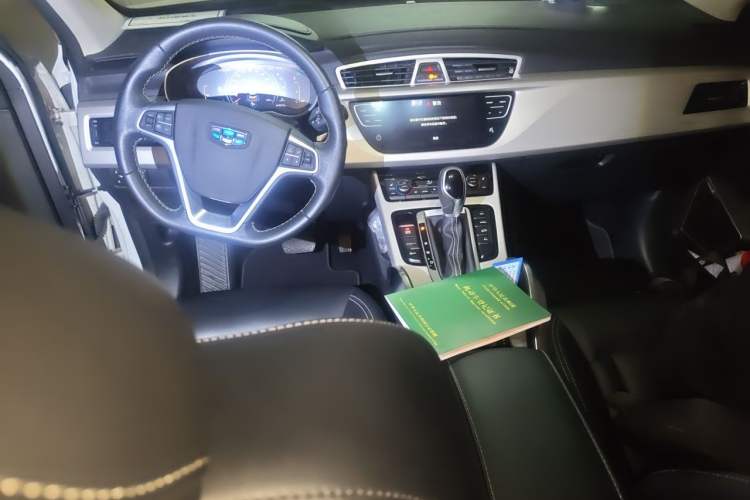 Used Geely Auto Emgrand X7 Sport 2016 1.8TD Automatic Smart Model Center Console
