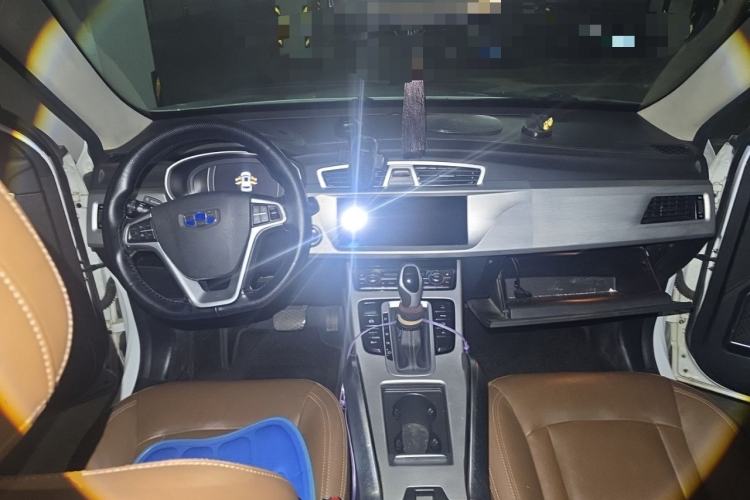 Used Geely Auto Emgrand X7 Sport 2016 1.8TD Automatic ZhiZun Version Center Console