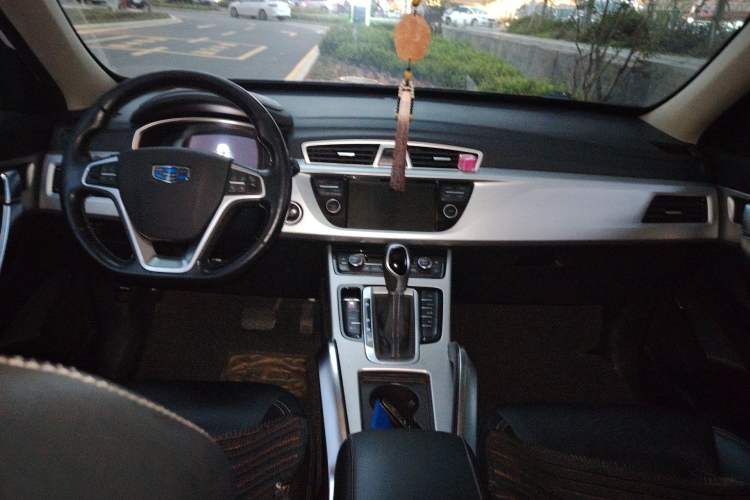 Used Geely Auto Emgrand X7 Sport 2016 1.8TD Automatic Smart Model Center Console