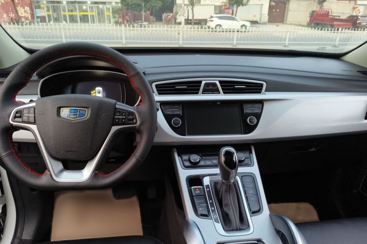 Used Geely Auto Emgrand X7 Sport 2016 1.8TD Automatic Smart Connectivity Version Center Console