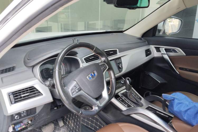 Used Geely Auto Emgrand X7 Sport 2016 1.8TD Automatic All-Wheel-Drive ZhiZun Edition Center Console