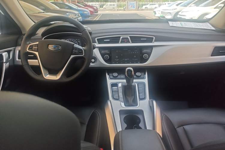 Used Geely Auto Emgrand X7 Sport 2016 1.8TD Automatic Smart Connectivity Version Center Console