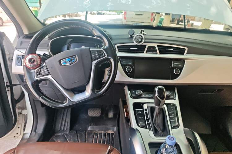 Used Geely Auto Emgrand X7 Sport 2016 1.8TD Automatic ZhiZun Version Center Console