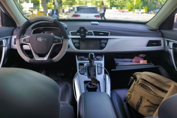 Used Geely Auto Emgrand X7 Sport 2016 1.8TD Automatic Smart Connectivity Version Center Console
