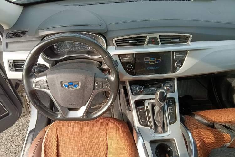 Used Geely Auto Emgrand X7 Sport 2016 1.8TD Automatic ZhiZun Version Center Console