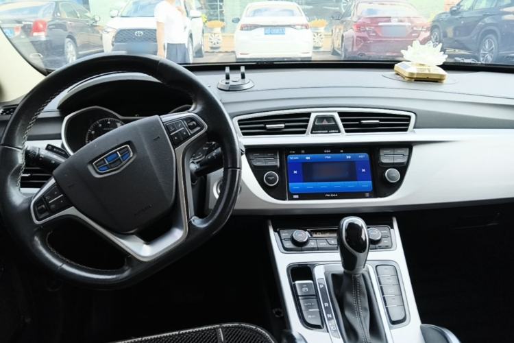 Used Geely Auto Emgrand X7 Sport 2016 1.8TD Automatic ZhiShang Model Center Console