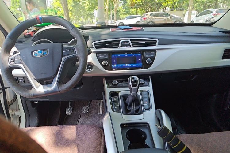 Used Geely Auto Emgrand X7 Sport 2016 2.0L Manual Smart Connect Version Center Console